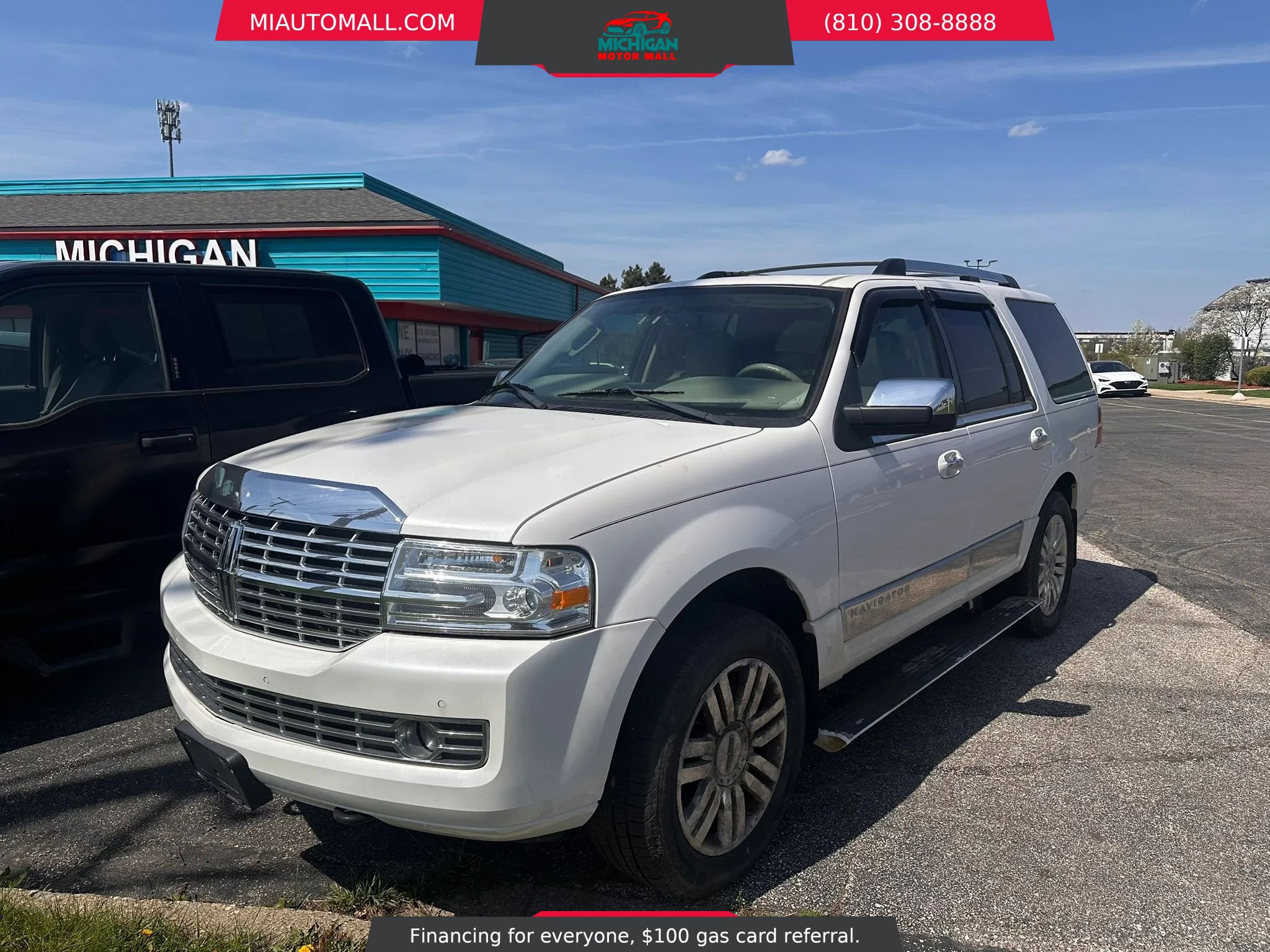 Used 2012 Lincoln Navigator 4WD image 1