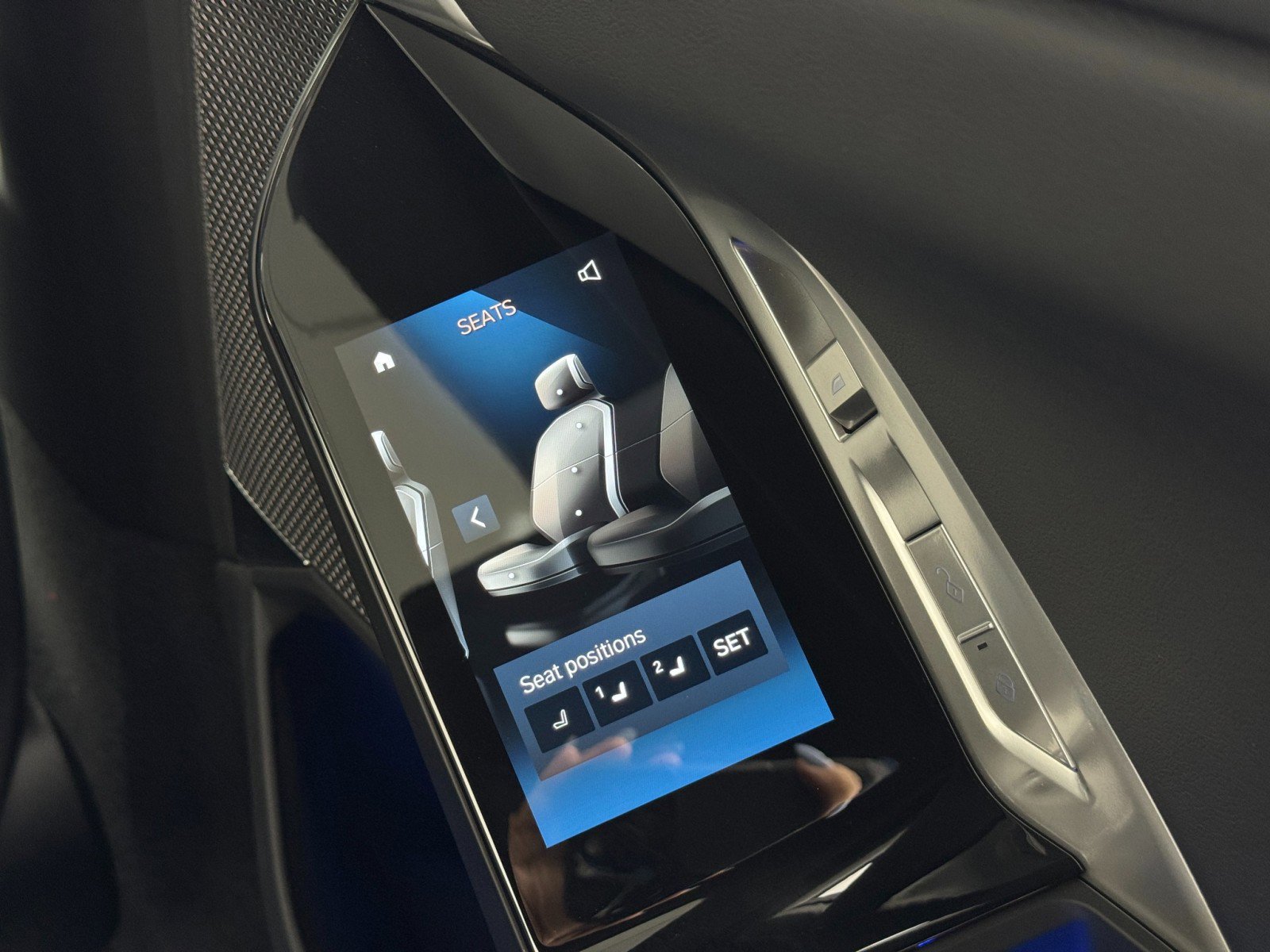 Used 2024 BMW i7 eDrive50 w/ Premium Package image 43