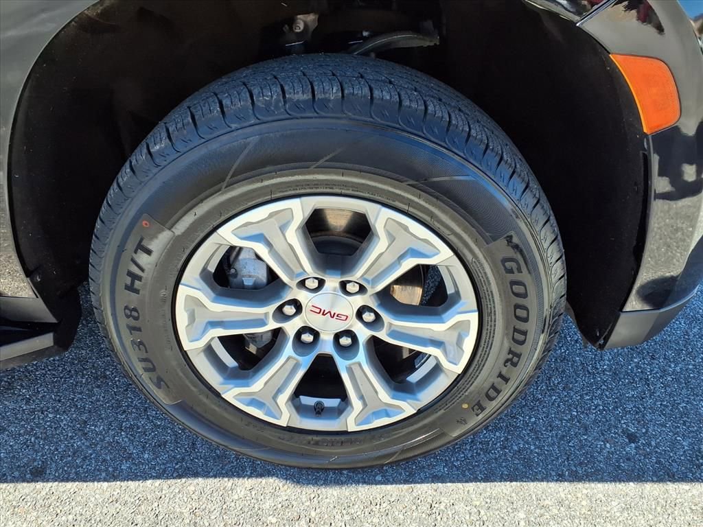 Used 2024 GMC Yukon XL SLE image 9