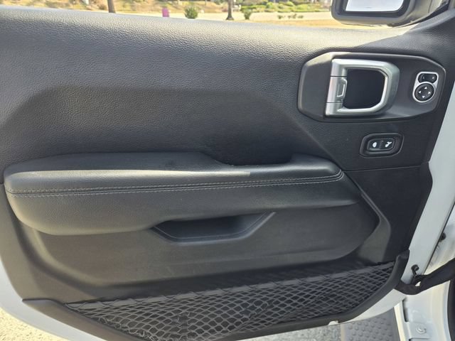 Used 2020 Jeep Wrangler Unlimited Sahara w/ Uconnect 4C Nav & Sound Group AWD/4WD image 17