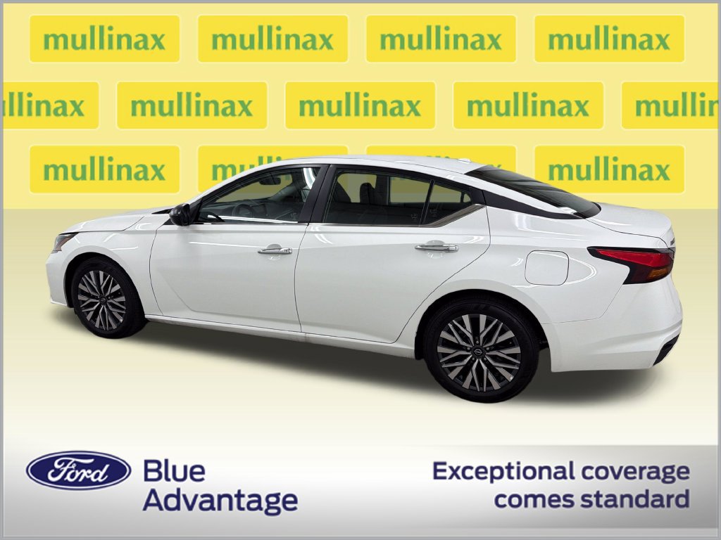 Used 2025 Nissan Altima 2.5 SV FWD image 11