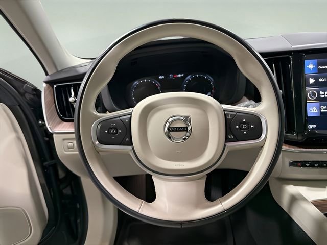 Used 2021 Volvo XC60 T5 Momentum w/ Premium Package image 15