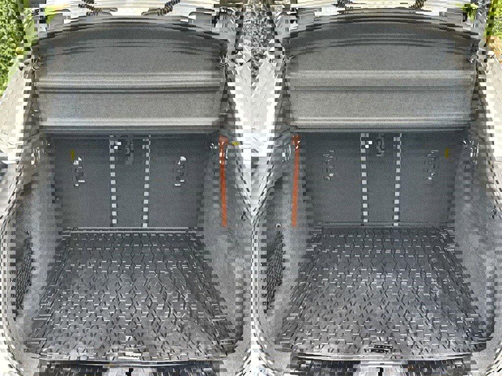 New 2026 Jaguar F-PACE R-Dynamic S image 18