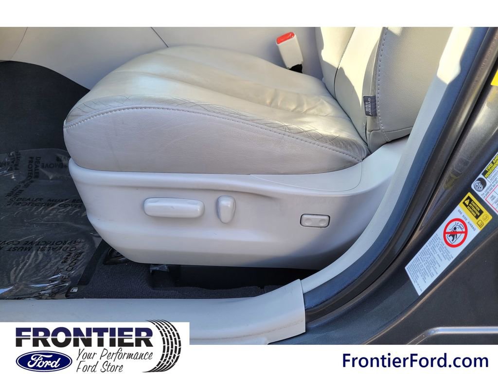Used 2013 Toyota Venza Limited image 13
