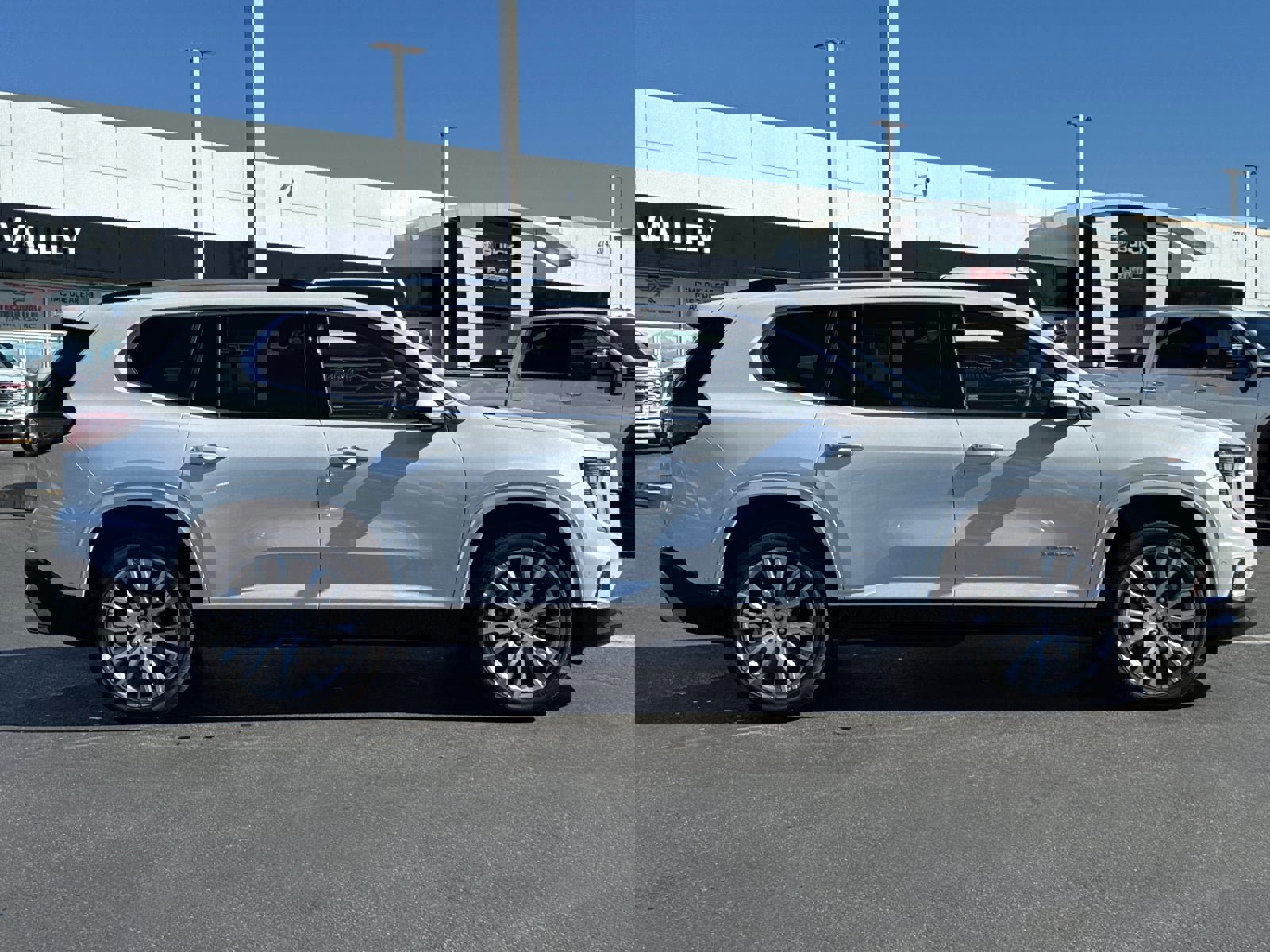 Used 2025 GMC Acadia Denali w/ Super Cruise Package image 7