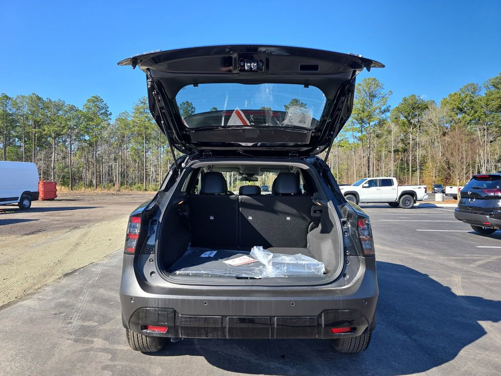 New 2026 Nissan Kicks SR FWD image 17