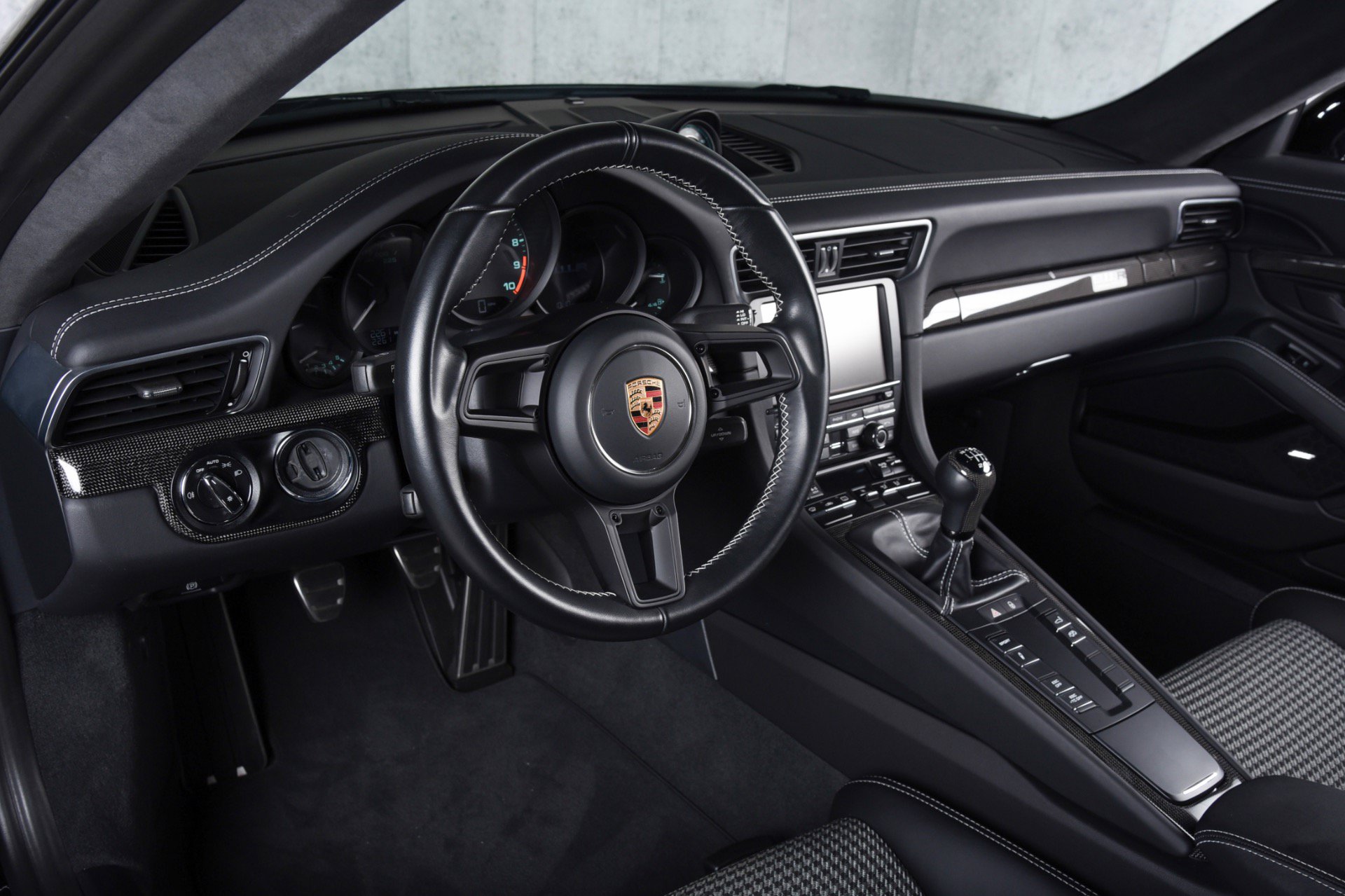 Used 2016 Porsche 911 R RWD image 4