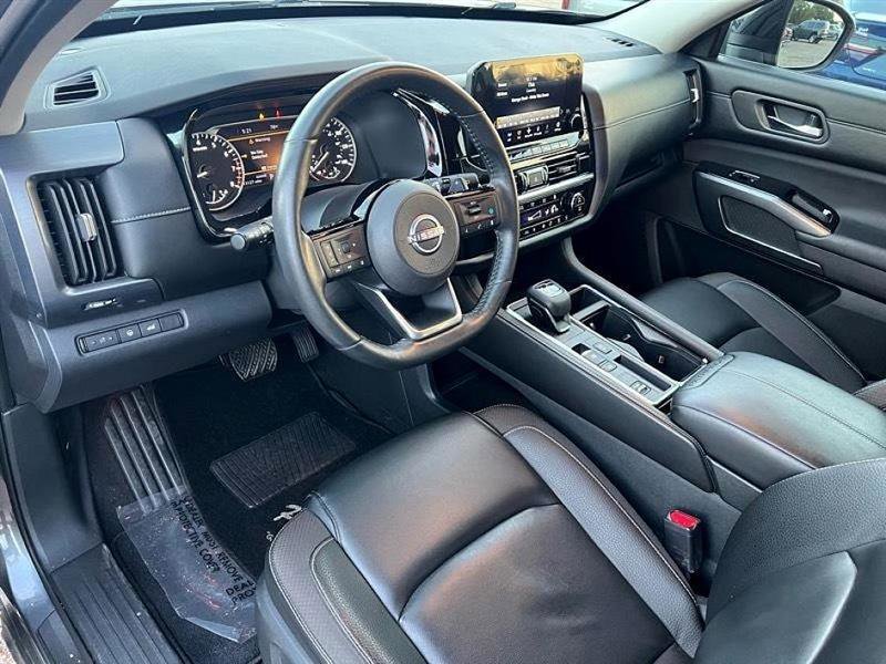 Used 2023 Nissan Pathfinder SL w/ Lighting Package (N92) image 12
