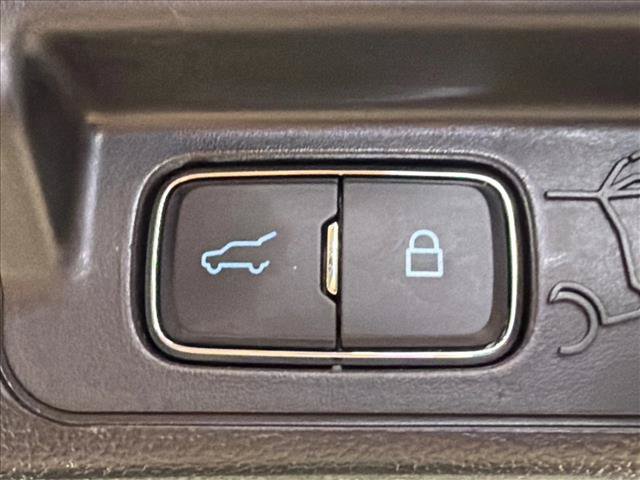 Used 2023 Ford Explorer XLT w/ Equipment Group 202A RWD image 19