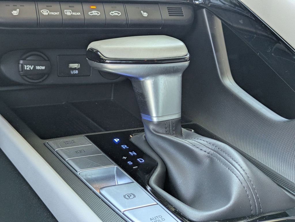 Used 2025 Hyundai Elantra Limited FWD image 23