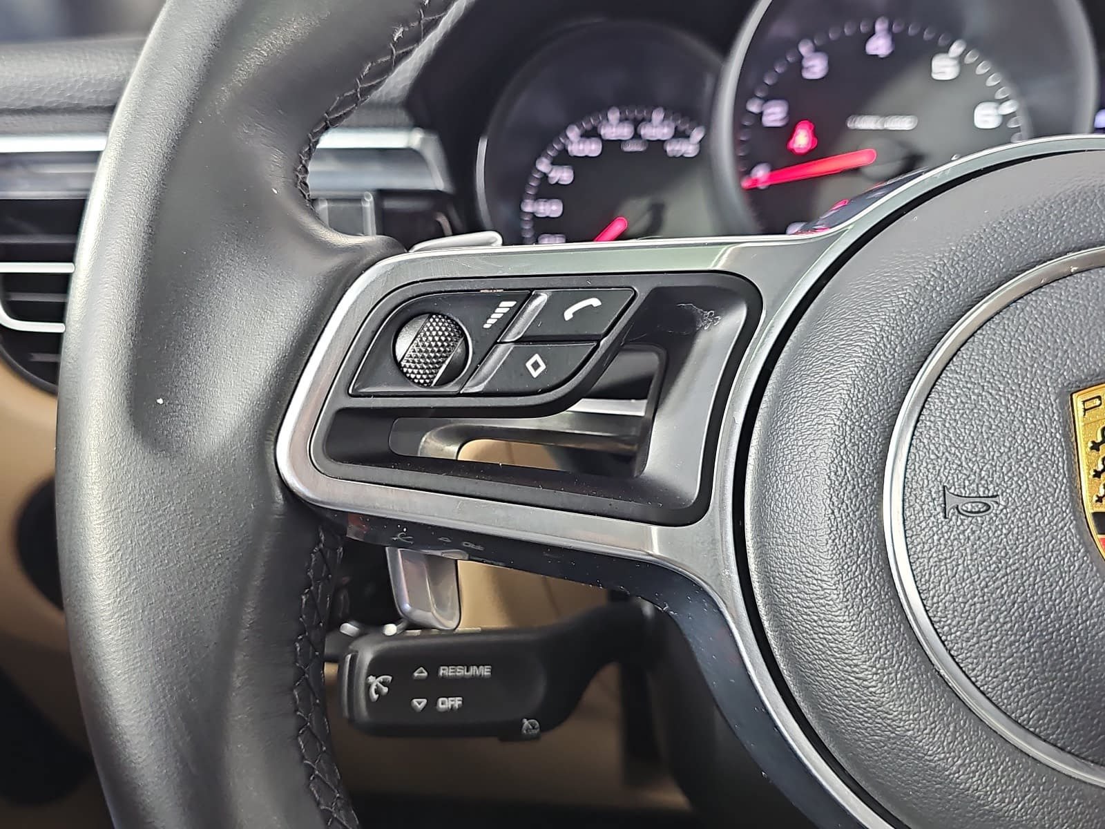 Used 2020 Porsche Macan AWD/4WD image 17