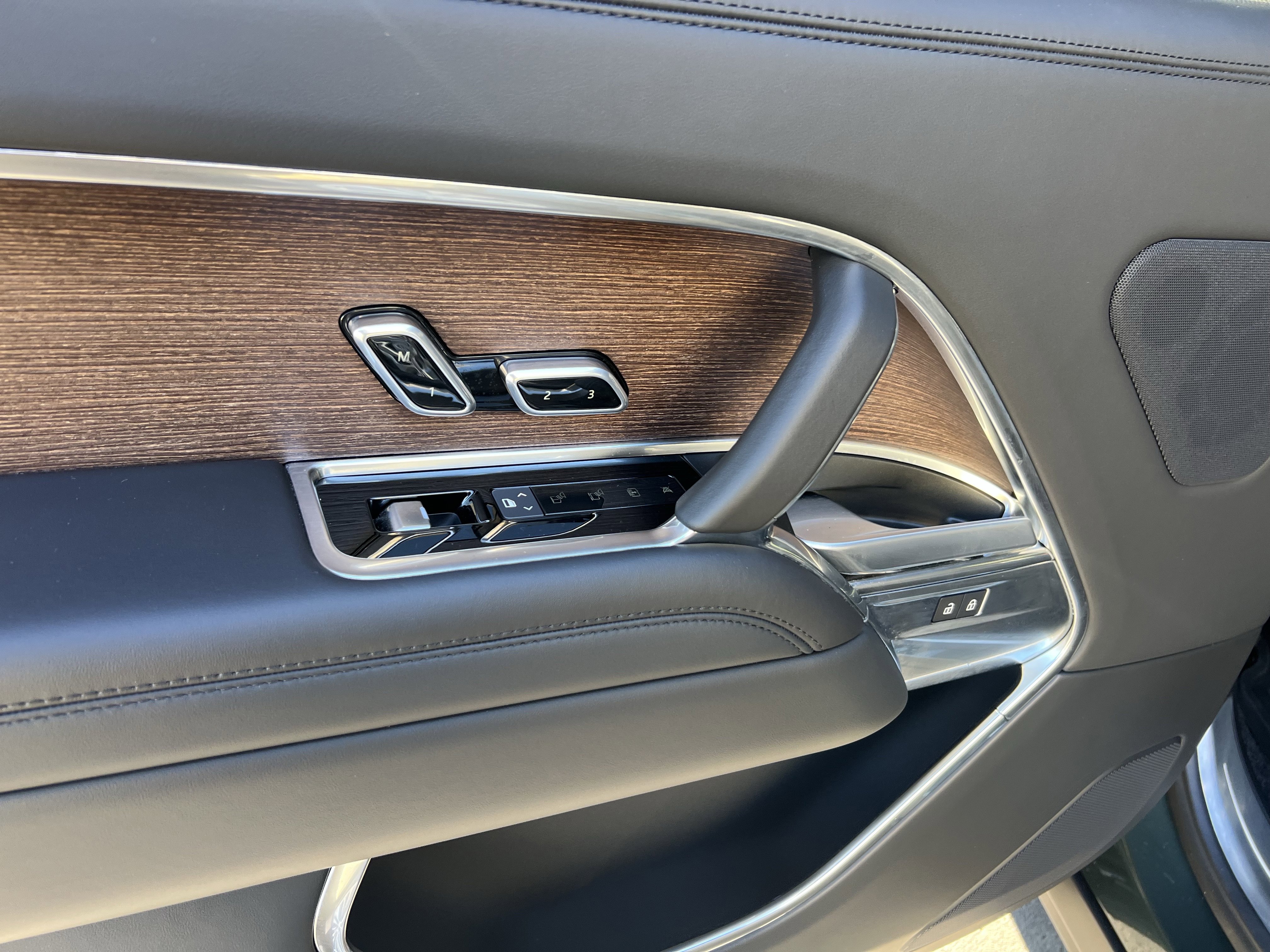 Certified 2025 Land Rover Range Rover Long Wheelbase SE image 30