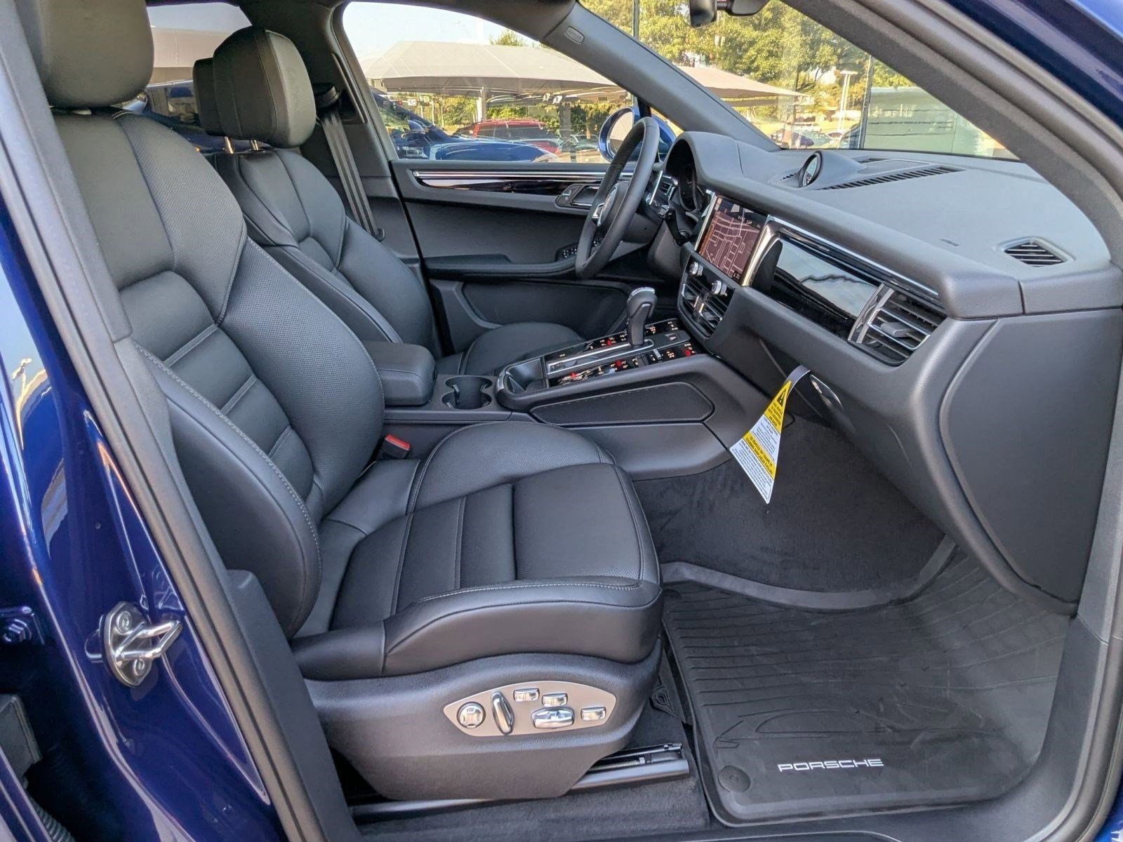 Certified 2026 Porsche Macan AWD/4WD image 25