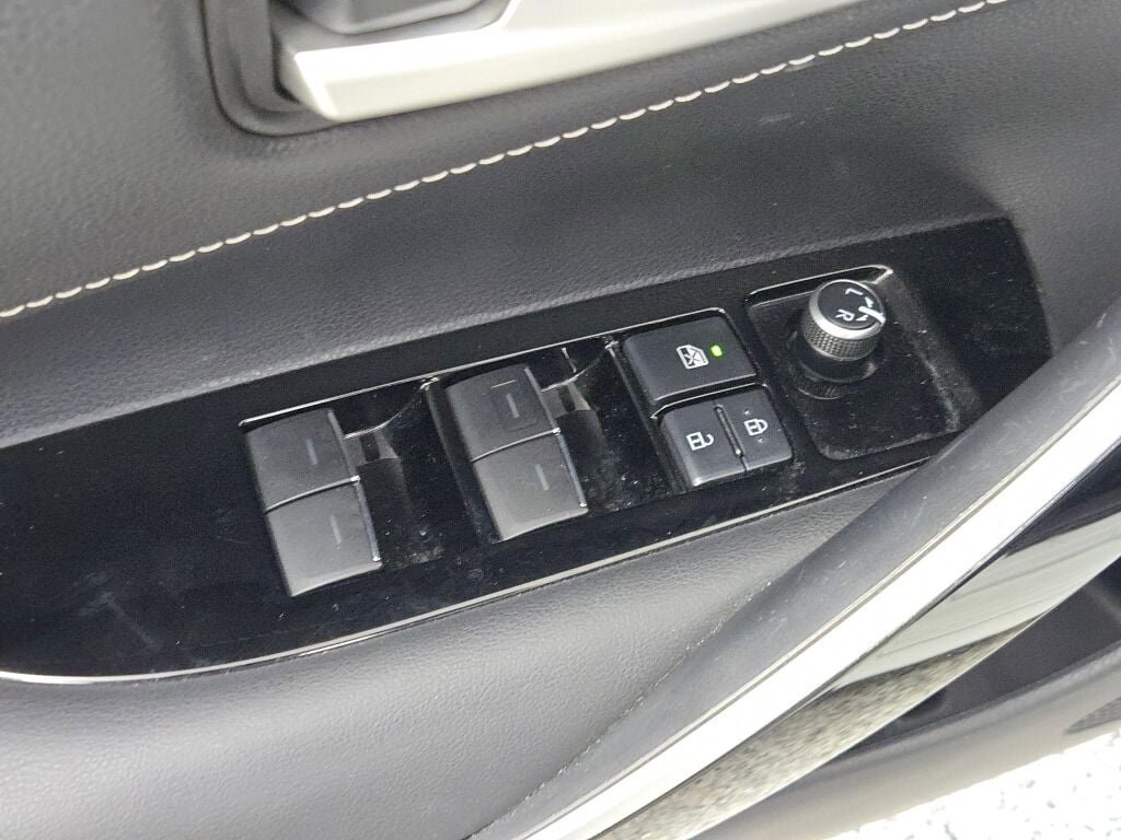 Used 2021 Toyota Corolla XSE image 21