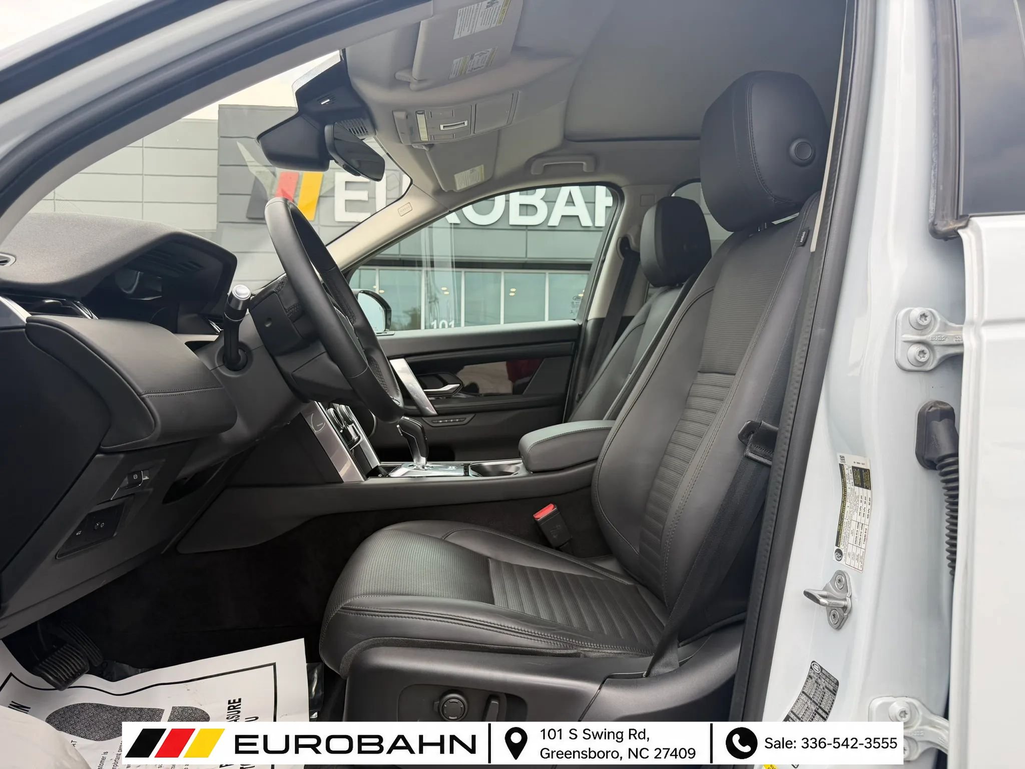Used 2020 Land Rover Discovery Sport SE AWD/4WD image 8