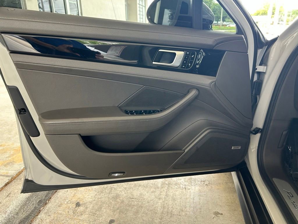 Used 2018 Porsche Panamera 4 AWD/4WD image 37