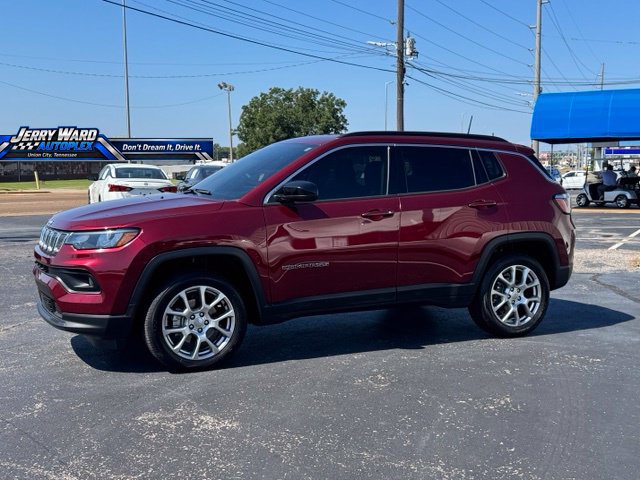 Used 2022 Jeep Compass Latitude AWD/4WD image 3