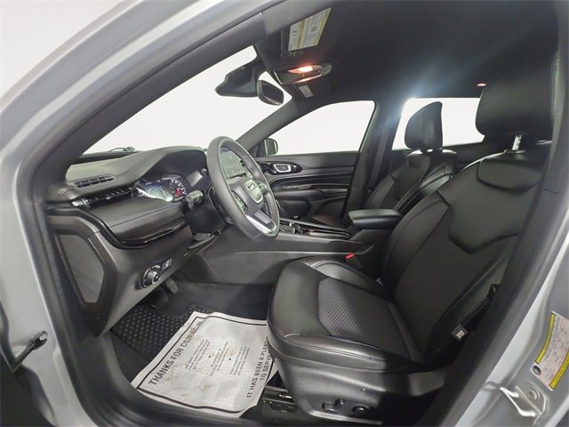 Used 2025 Jeep Compass Latitude w/ Convenience Group image 9