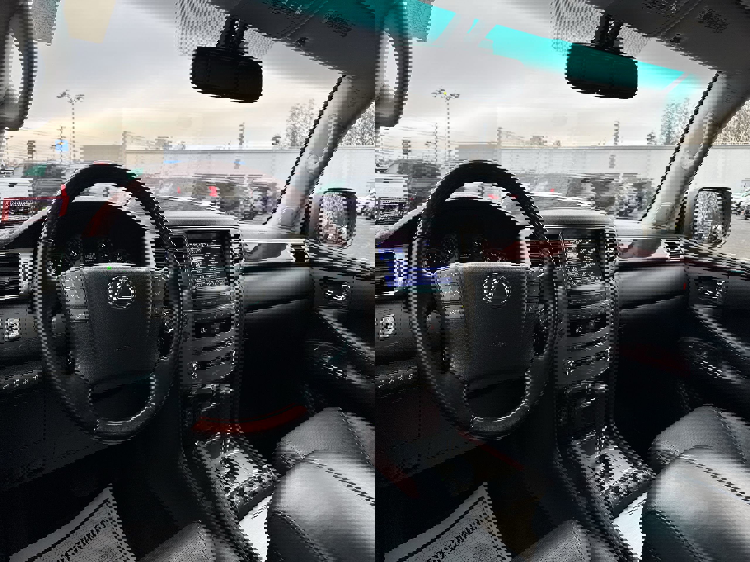 Used 2015 Lexus LX 570 4WD w/ Luxury Package image 10