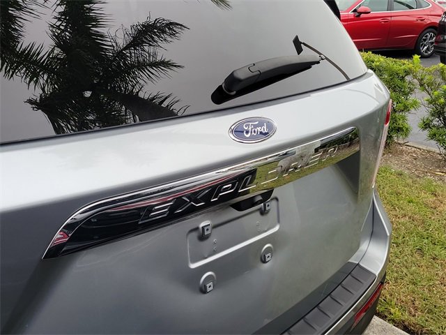 Used 2023 Ford Explorer XLT w/ Equipment Group 202A image 5