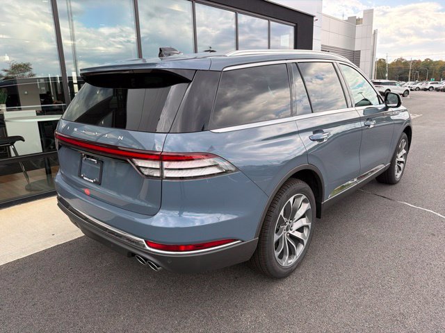 New 2027 Lincoln Aviator AWD image 3