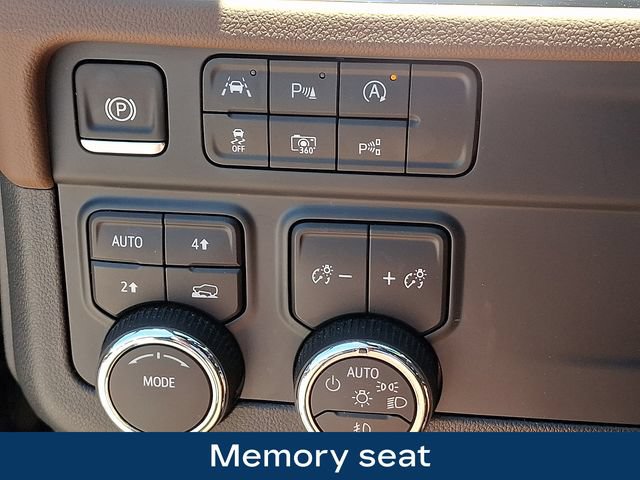Used 2025 Chevrolet Tahoe High Country AWD/4WD image 17