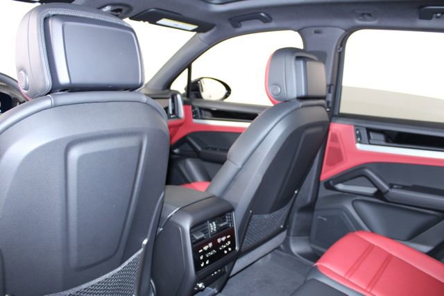Certified 2025 Porsche Cayenne image 22