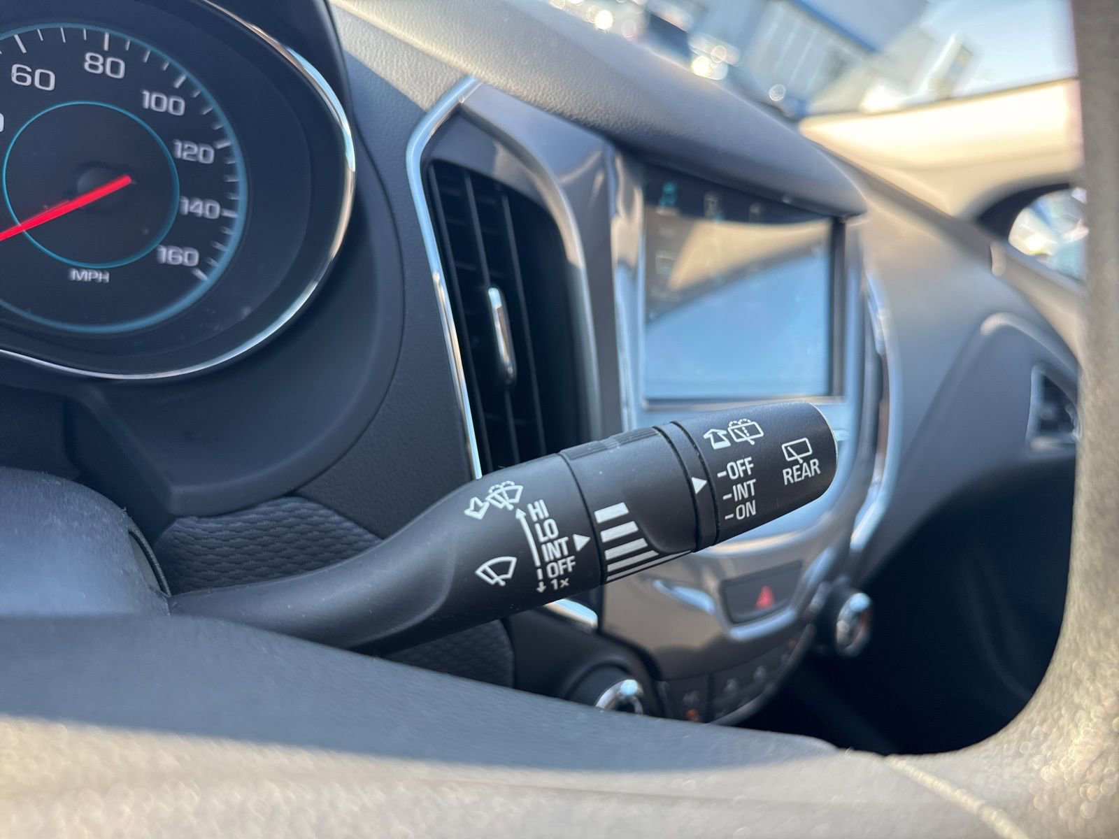 Used 2018 Chevrolet Cruze LT w/ Convenience Package image 33