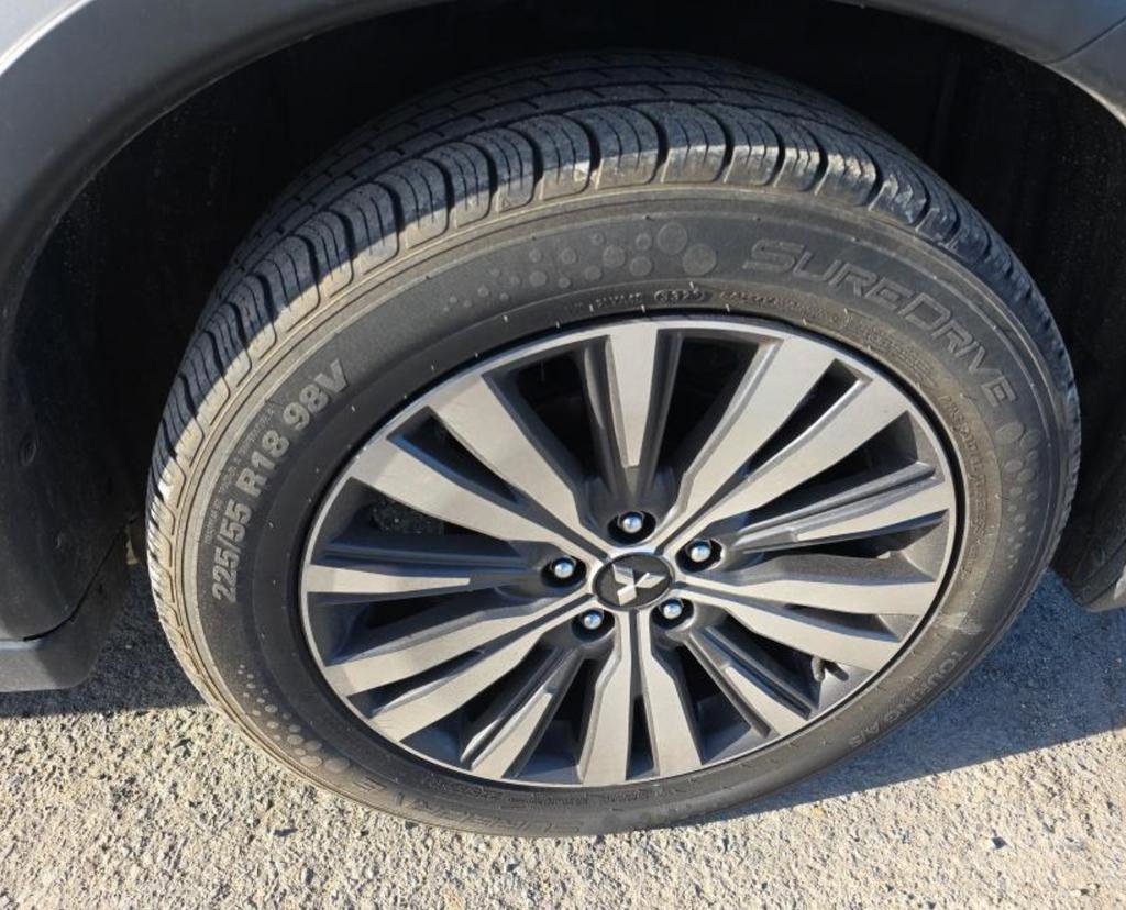 Used 2020 Mitsubishi Outlander ES image 9