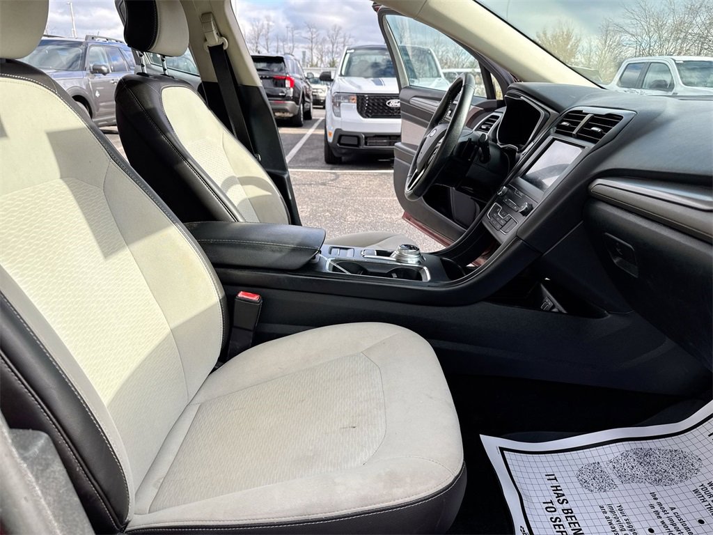 Used 2019 Ford Fusion SE w/ Equipment Group 151A image 21
