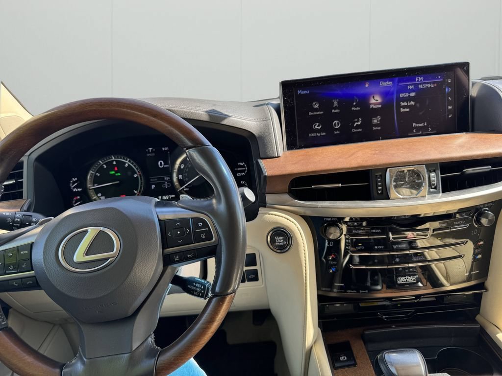 Used 2020 Lexus LX 570 4WD w/ Luxury Package image 11