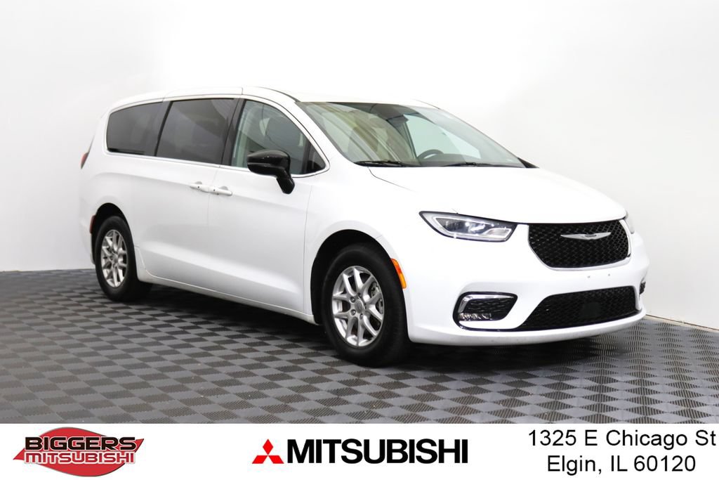 Used 2024 Chrysler Pacifica Touring-L FWD image 1