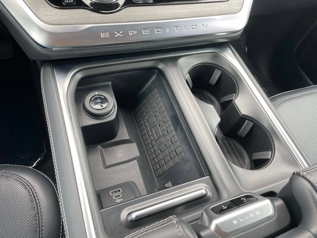 Used 2025 Ford Expedition Platinum AWD/4WD image 14