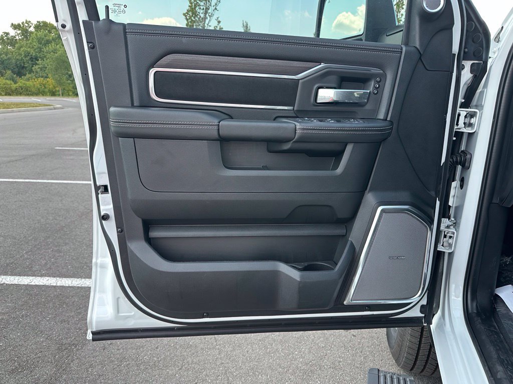 New 2026 RAM 3500 Laramie AWD/4WD image 12