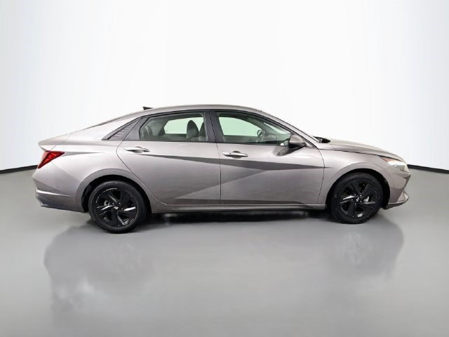 Used 2022 Hyundai Elantra SEL w/ Convenience Package FWD image 11