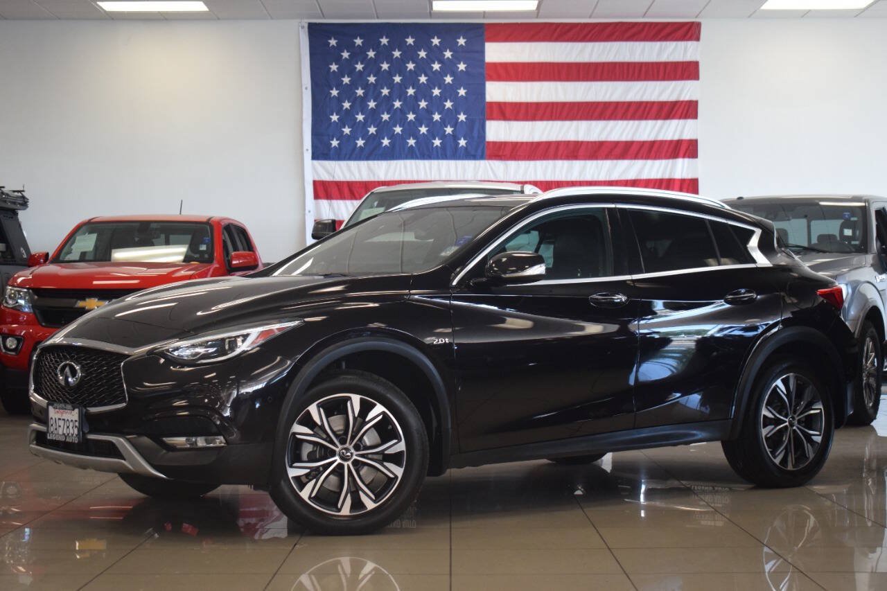 Used 2018 INFINITI QX30 Premium w/ Navigation Package AWD/4WD image 11