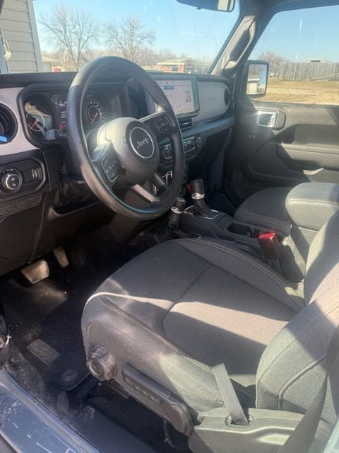 Used 2024 Jeep Gladiator Sport AWD/4WD image 8