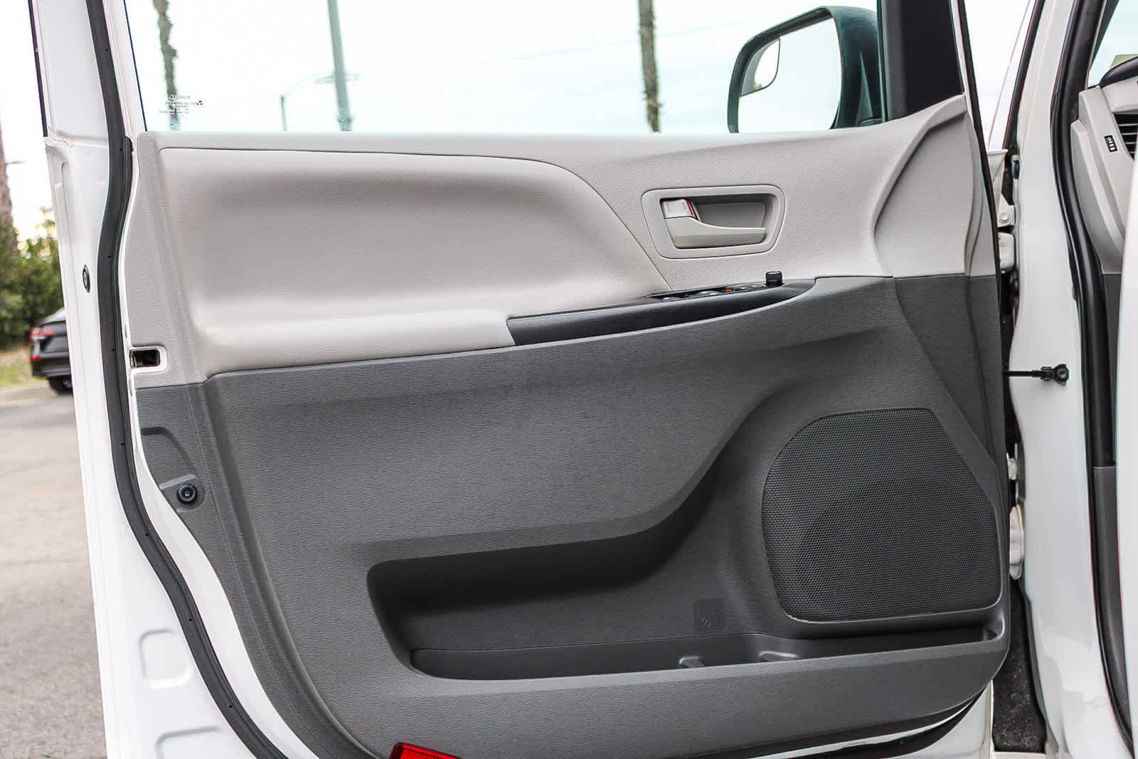 Used 2020 Toyota Sienna L image 20