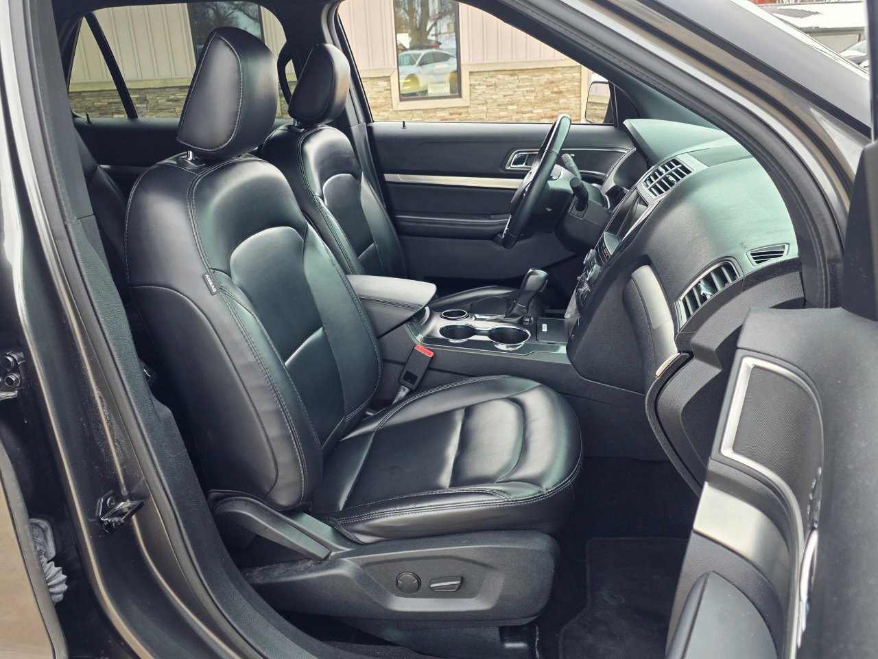 Used 2019 Ford Explorer XLT w/ Equipment Group 202A image 25