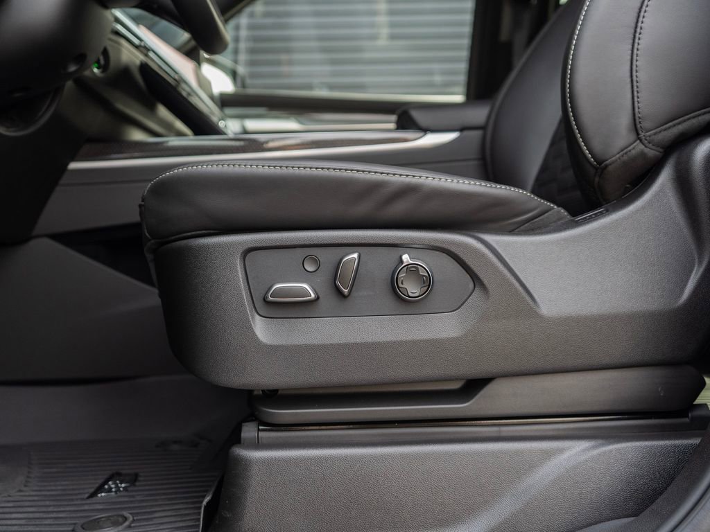 Used 2026 Cadillac Escalade V w/ LPO, ONYX Package image 30