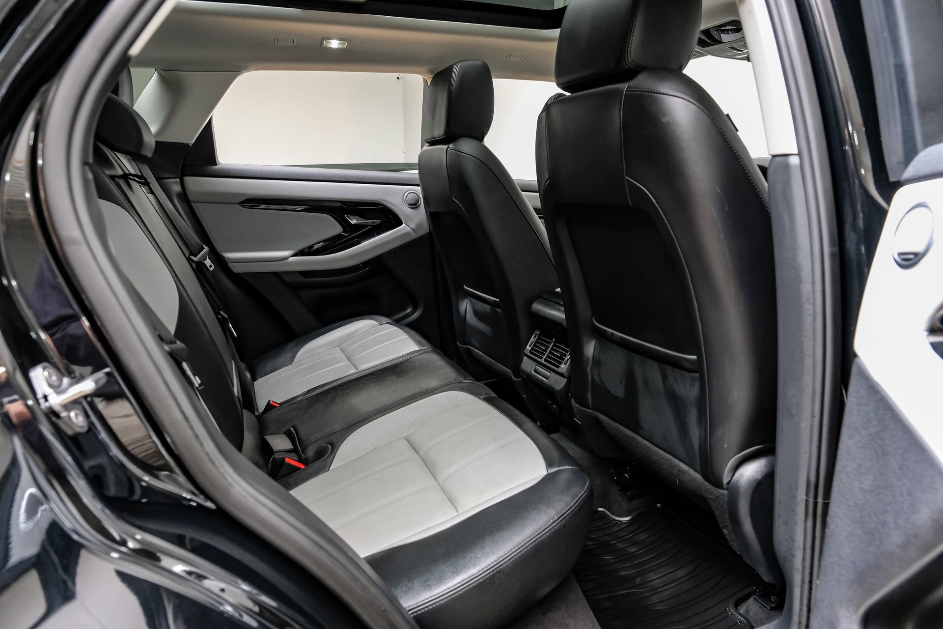 Used 2024 Land Rover Range Rover Evoque Dynamic SE AWD/4WD image 39