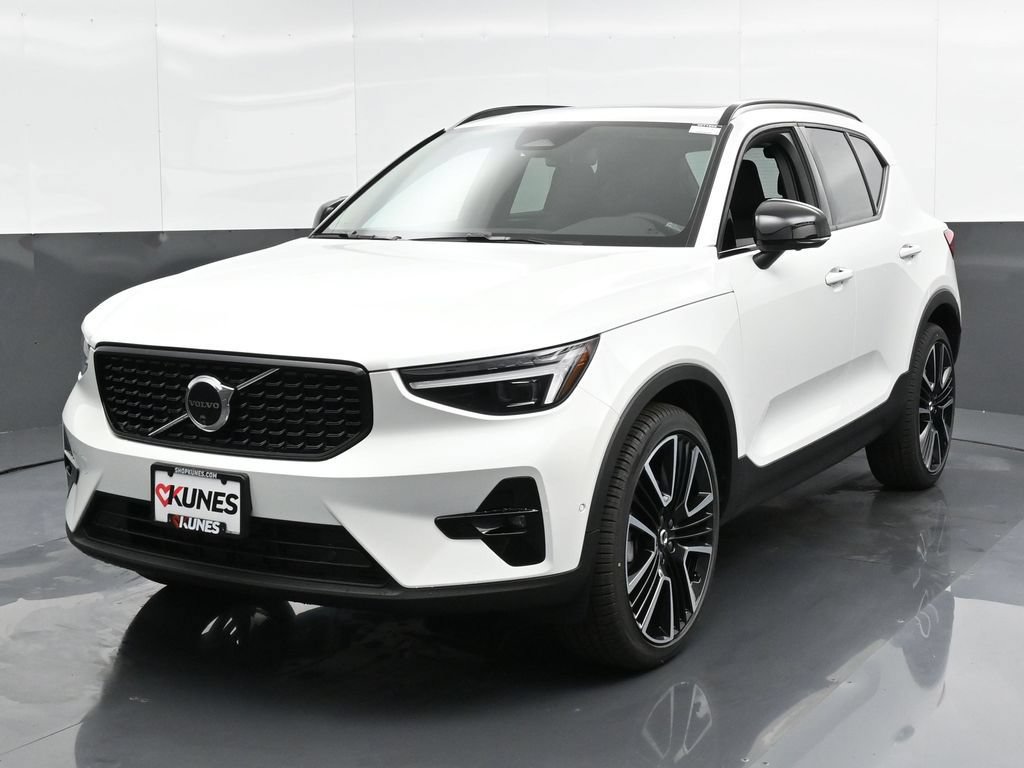 Used 2025 Volvo XC40 B5 Plus w/ Climate Package AWD/4WD image 5