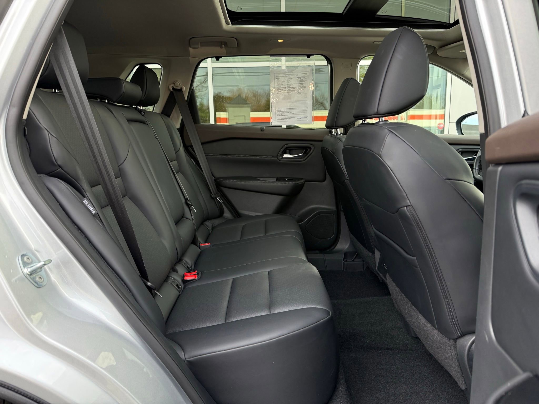 Used 2023 Nissan Rogue SV w/ SV Premium B Package image 29