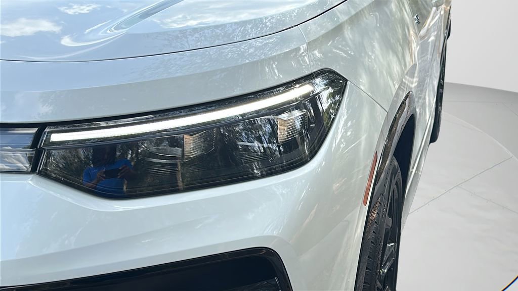 New 2026 Volkswagen Tiguan SE R-Line FWD image 9