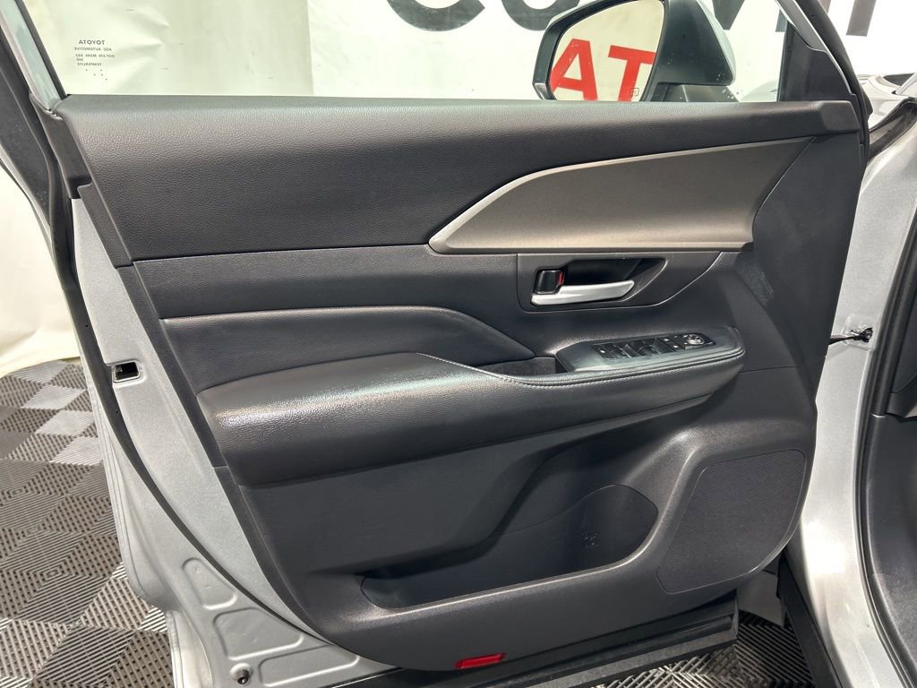 Used 2025 Toyota Grand Highlander AWD image 20