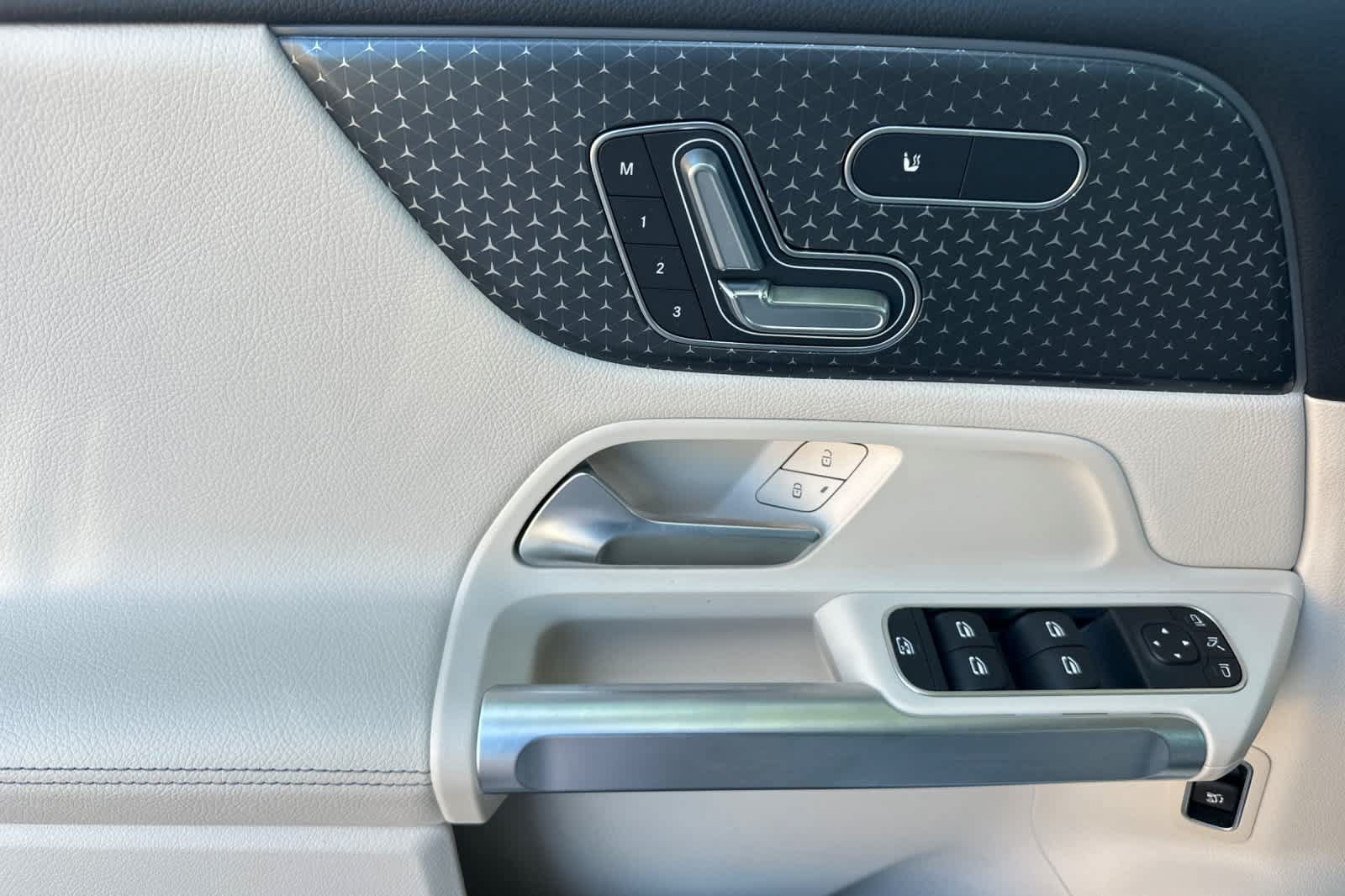 Certified 2025 Mercedes-Benz GLB 250 image 10