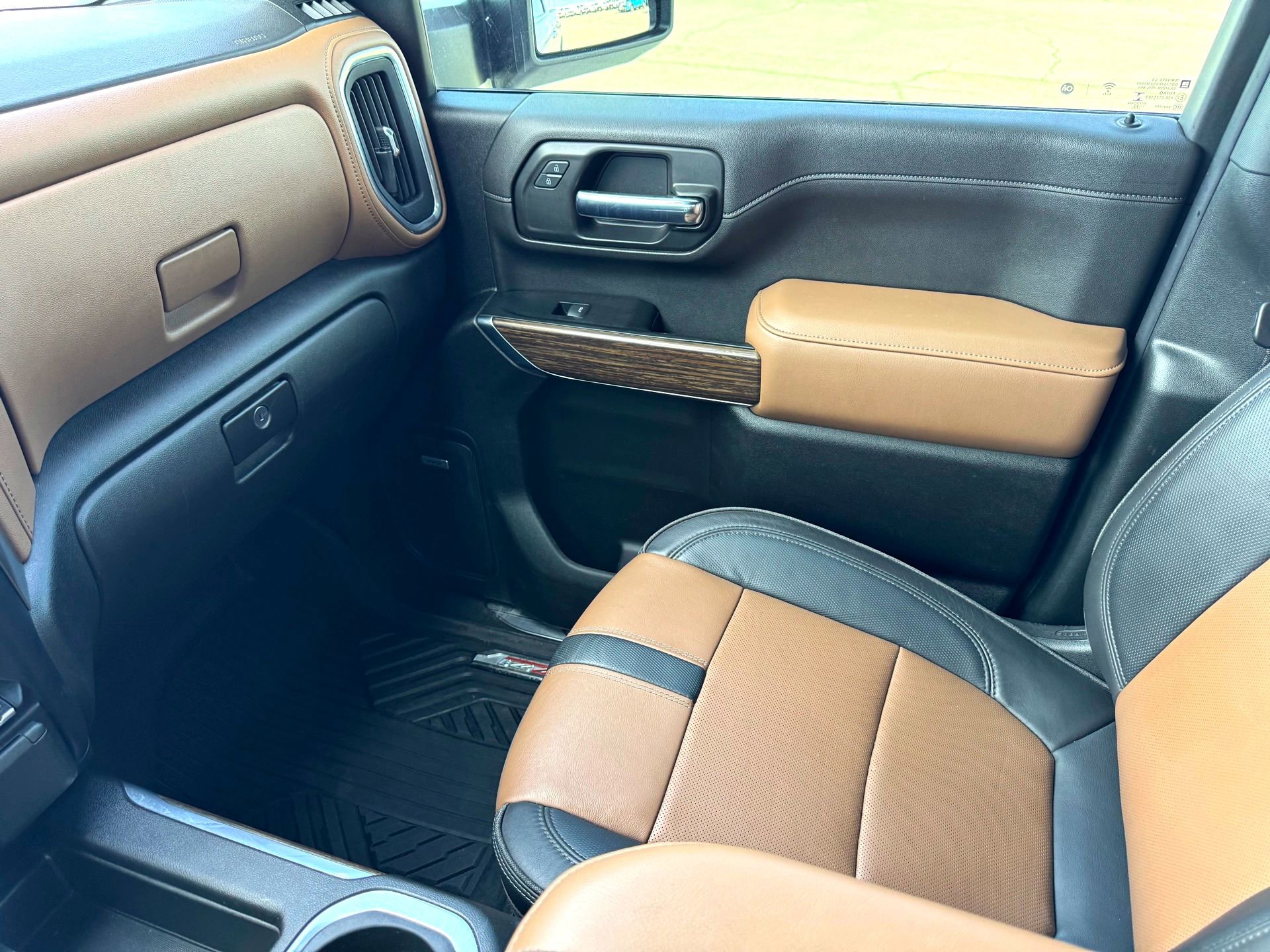 Used 2022 Chevrolet Silverado 2500 High Country w/ Z71 Off-Road Package image 31