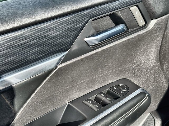 Used 2025 GMC Acadia Elevation image 14