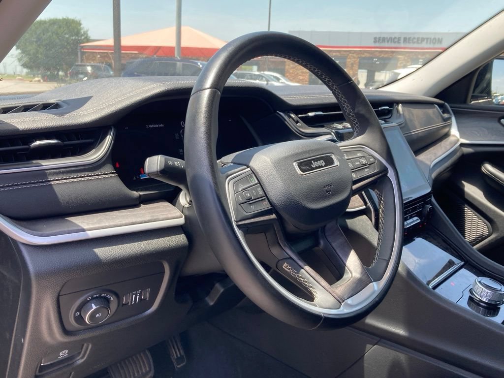 Used 2024 Jeep Grand Cherokee L Limited RWD image 9