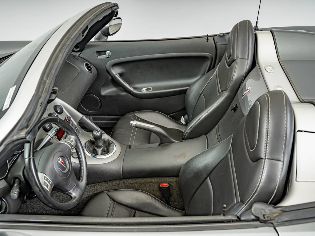 Used 2006 Pontiac Solstice Convertible w/ Premium Package RWD image 21
